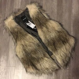 Ladies Faux Fur Vest size small NEW with tags